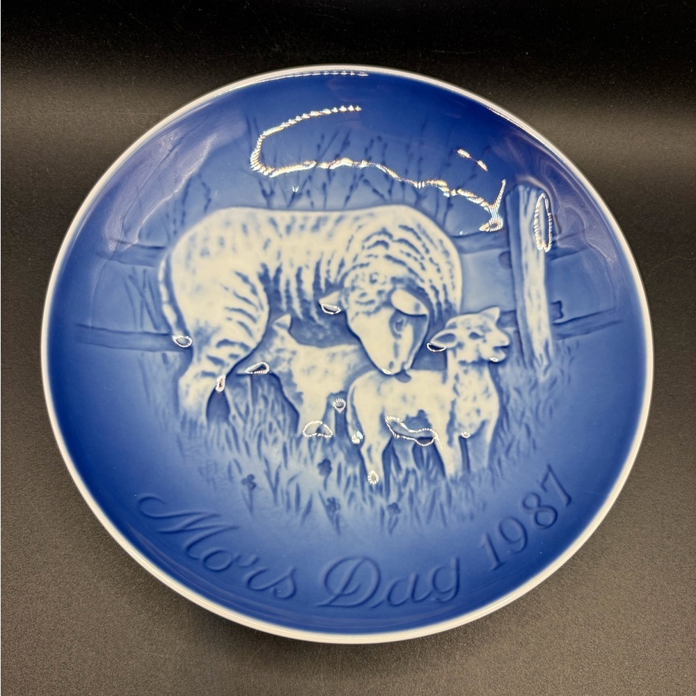1987 Copenhagen Porcelain Bing Grondahl Mother Sheep & Lambs Mother's Day Plate